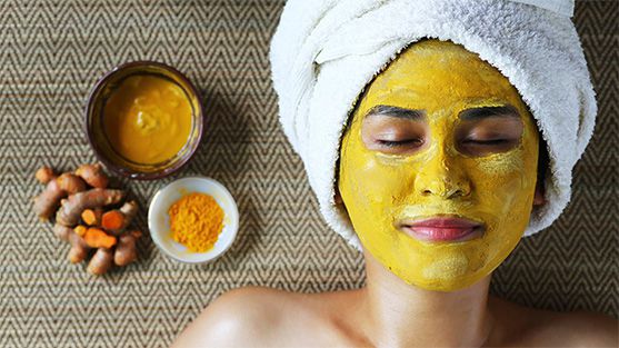 Cúrcuma para la cara: beneficios y 9 mascarillas